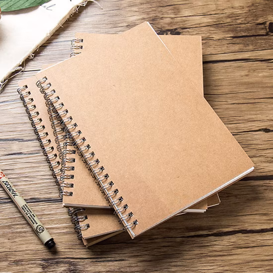 Cuaderno en blanco de papel de dibujo retro